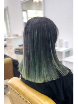 シャルティア(SHALLTIA) ハイトーン/個性的/派手髪/アンブレラカラー/エメラルドグリーン