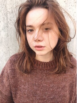 ルーム(Loom.) スタイリング簡単〉オレンジベージュ×ルーズウェーブ