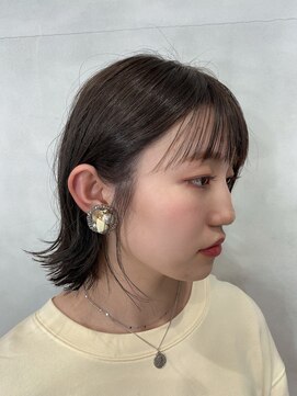 ウィクシー(wixy) ワイドバングがオシャレな切りっぱなしボブ