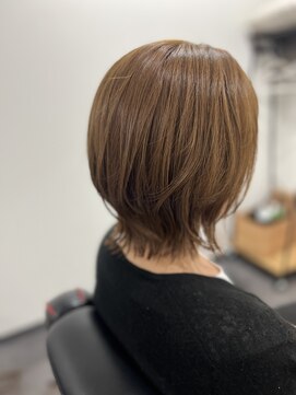 ヴィジュアリスト(VISUALIST) 外ハネレイヤー　×  明るめベージュ