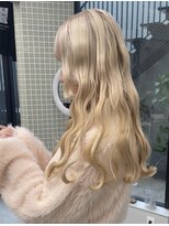 ヴァーディ オモテサンドウ(Vardy omotesando)&nbsp;抜きっぱなしブリーチ・ハイトーンロング・表参道ケアブリーチ