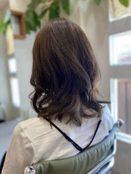 ヘアーメイクエッジ(hair make edge)の写真/白髪が気になり始めた大人女性必見!!白髪染めでも、明るく透明感のあるカラーが叶う◎【川西能勢口】