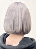 ハイトーングレージュカラーふんわりボブ