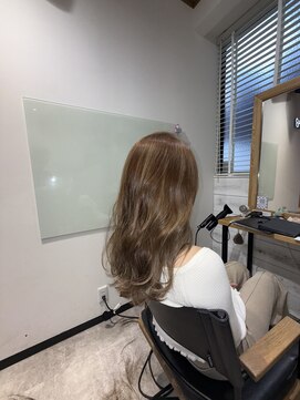 ログスラッシュ(LOG/) 柔らか大人くびれレイヤー×ハイライト♪