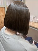 グレージュ×切りっぱなしボブ