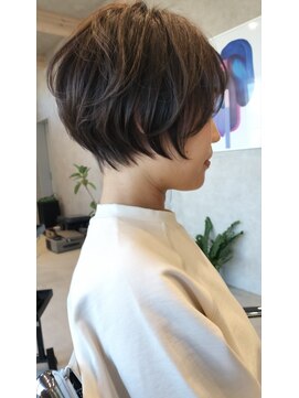 テン(Ten) 奥行きのあるショートスタイル