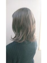 ウル ヘアデザイン (URU hair design) やわらかピンクぺージュ　くびれミディ