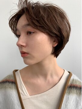 ローウェ 名駅(Louwe) 小顔エアリーアンニュイショートベージュ[名駅/名古屋駅前]