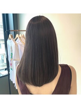 アルヴァ(ALVA) ○深みのある落ち着いたニュアンシーベージュ