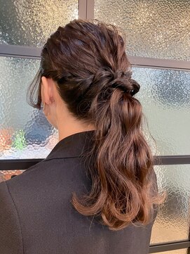 アリーマーケットリル(ALLEY MARKET lil) ウェーブスタイル/ローポニーテールアレンジ