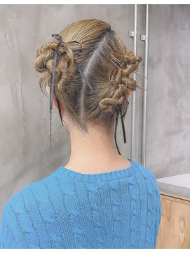 ニイ(nii.) カジュアルガーリーなうねりアレンジ