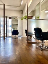 【半個室】で、周りを気にせずあなただけのくつろげる空間に過ごしていただけます。