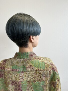 ソランテ(SOLLANTE) ブリーチオンカラーのブルーが印象的♪ ハンサムなマッシュ☆