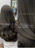 オリーブグレージュ