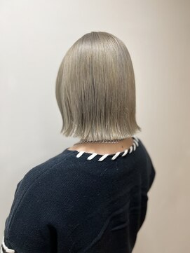 クロエ バイ ラヴィズム 小針店(CLOE by LUVISM) ホワイトカラー