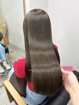 イルウィ(irwi) 【アッシュベージュカラー/艶髪ストレートヘア