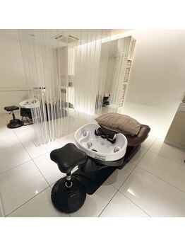 ディア アアルト 本厚木駅前店の写真/「最近、顔が大きく見える？その原因、頭皮かもしれません。プロだからできる頭皮リセット。」
