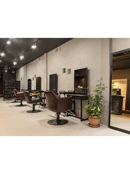 お客様と一緒に理想のスタイルを見つけたい！大人女性の魅力を最大限に引き出し美しいスタイルへ導きます♪