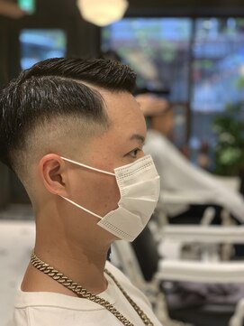 ルドローブラントオオサカ(LUDLOW BLUNT Osaka) サイドパート スキンフェード