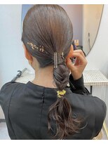 ミラ(Mila)&nbsp;トレンドおしゃれヘア！艶々金箔タイトポニー★パーティーなど