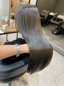 エリス ウメダ(Eliss umeda) オリーブグレージュ×ultowaトリートメント