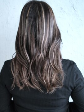 マリアナ(Mariana) ハイライトショートヘアレイヤーカットダブルカラー