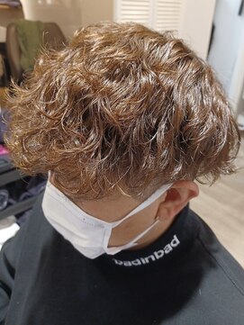 コトナ 六町(kotona) 波巻きパーマ×マッシュスタイル