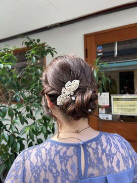 ヘアーラボ ハチ(HAIR LABO HACHI) ルーズシニヨン