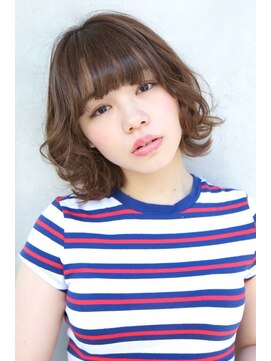 アークイラ(Aquila) 黒髪卒業にもおすすめ◎光に透けるニュアンスロングスタイル