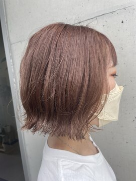 アチーブリス(achieve Liss) ハイトーンピンクベージュ カジュアルガーリー外ハネショート