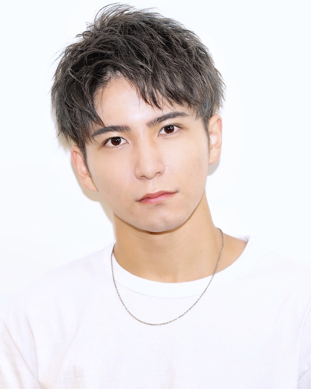 ツーブロックショートセンターパート無造作ソフトツイスト