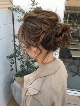 ニキータ(Nikiita) カジュアルなシニヨンarrange