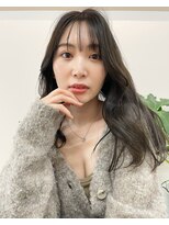 シダ(sida SAIIN) 20代30代ロングヘアグレージュアッシュ