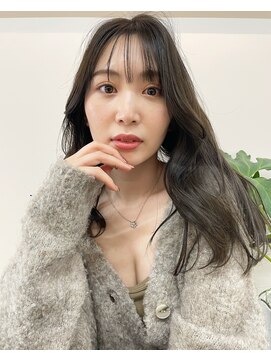 シダ(sida SAIIN) 20代30代ロングヘアグレージュアッシュ