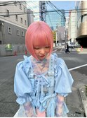 切りっぱなしミニボブホワイトピンクカラー