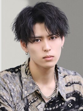 コンフィデンス メンズヘアー(confidence MEN'S HAIR) ツイストスパイラルパーマ刈り上げセンターパートショートキン