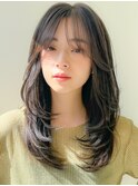 大人ガーリー似合わせミディアムレイヤーカットダークアッシュ