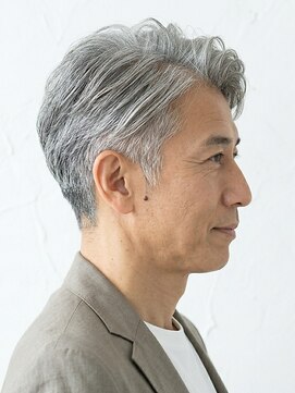 と和×美髪クリニック 巣鴨店 50代グレイヘア★白髪を活かすソフトアップバングショート