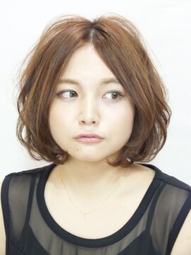 ヘアー ウープス(HAIR OOPS) フワッと動く毛束感にピュアな色気が見えるフェミニンボブ