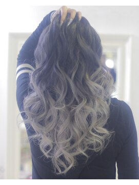 ラクシス 新都心店(Luxis) グレーからプラチナホワイトのグラデーション☆