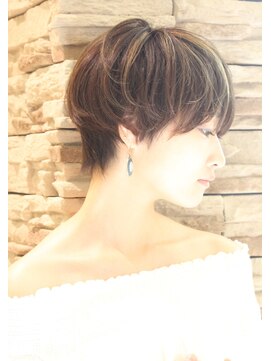 レウナ 外苑前(Reuna) 大人女子・大人可愛いショート