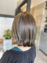 ヴィアンカ(Vianca)&nbsp;レイヤーボブ×ハイライトたっぷりオリーブベージュ