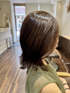 グリーンフィールコパン(green feel copains) ベージュカラー/外ハネスタイル