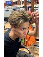 スイート(Suite) ハイライトのセンターパートでキレイめカッコイイスタイルです!