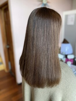 髪質改善トリートメントで髪の芯から美しく♪ダメージを補修し、毛先まで潤いのある柔らかな質感に。