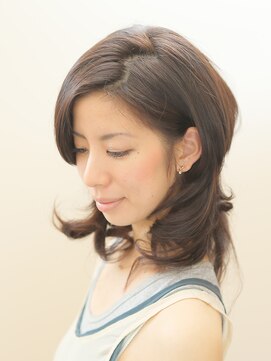 みつばちの美容室 美人度を高めるちょっぴりクールな大人可愛い女子スタイル♪