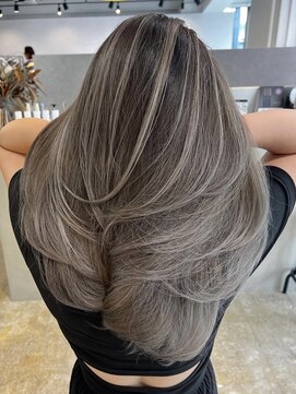 メリー オオサカ(Merly Osaka) 色落ちも楽しめるアッシュバレイヤージュ_smoke ash_