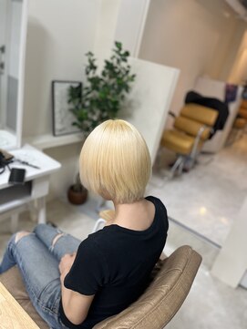 カリーナ(CARINA) 修正ブリーチ/ハイトーンカラー/ブロンドカラー