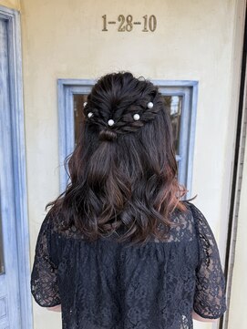 エイミーバイアフロート(amie by afloat) ゆるふわハーフアップアレンジ◎