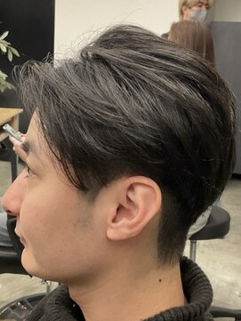 フイ 新宿3丁目(Hui) フェザーパーマ/グレーブルーカラー/刈り上げショートパンク